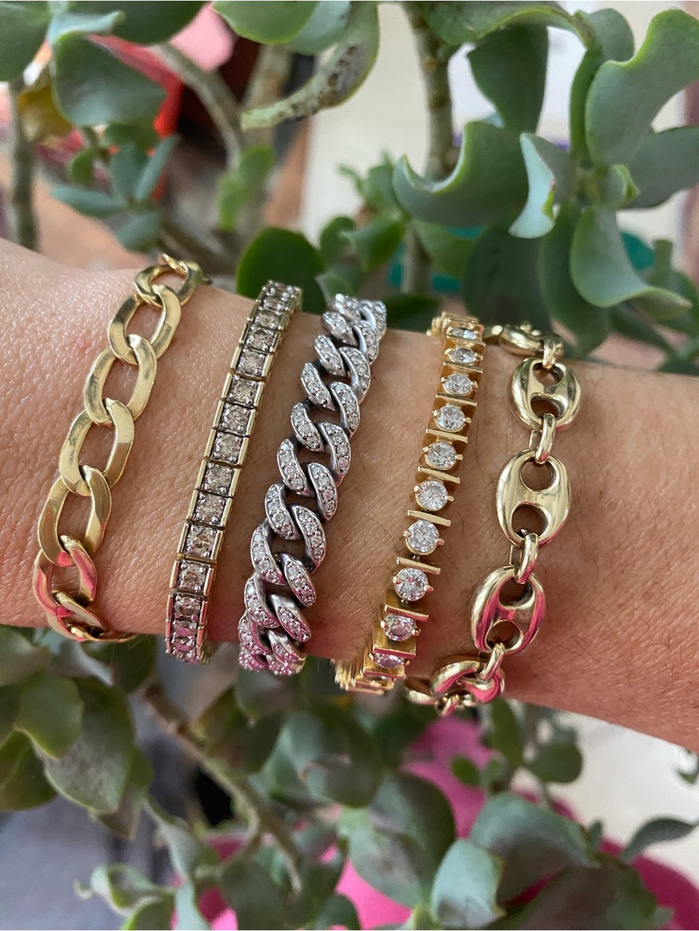 14k Gold and Natural Diamond bracelet - Picture 3 of 4